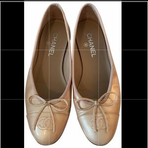 CHANEL Interlocking CC Patent Leather Ballet Flats